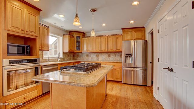 42 Daum Road, Manalapan, NJ 07726