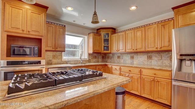 42 Daum Road, Manalapan, NJ 07726