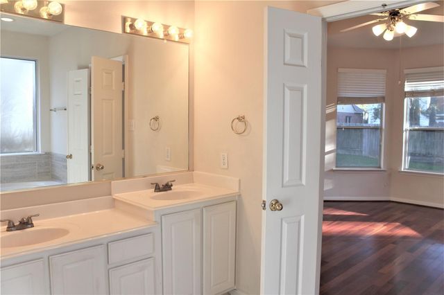 71 N Brooksedge Circle, The Woodlands, TX 77382