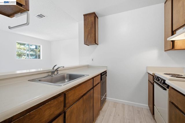 620 River Oak Way 81, Hayward, CA 94544