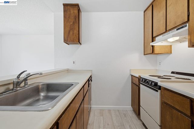 620 River Oak Way 81, Hayward, CA 94544