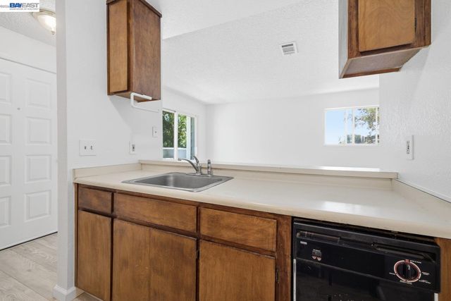 620 River Oak Way 81, Hayward, CA 94544