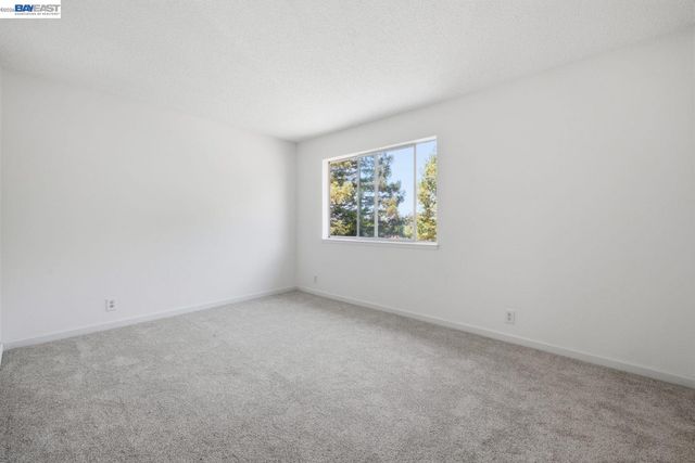 620 River Oak Way 81, Hayward, CA 94544