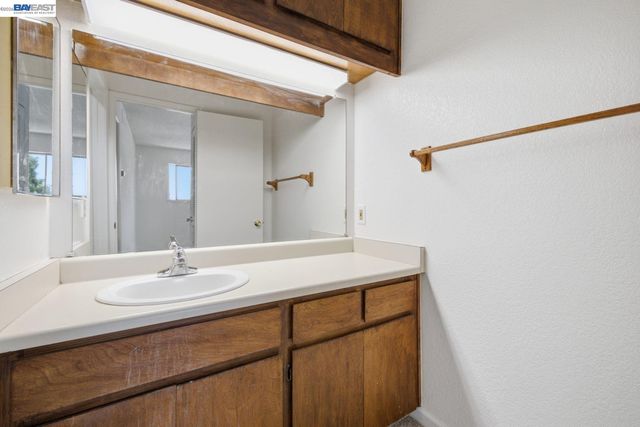 620 River Oak Way 81, Hayward, CA 94544