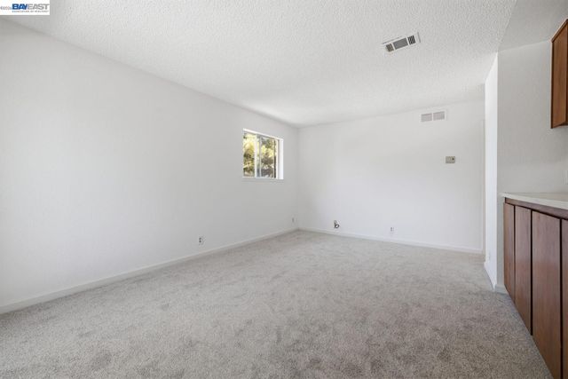 620 River Oak Way 81, Hayward, CA 94544