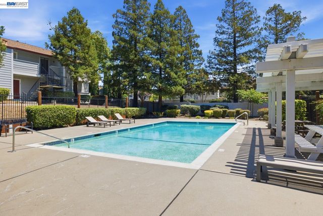 620 River Oak Way 81, Hayward, CA 94544
