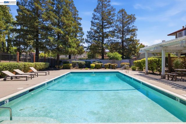 620 River Oak Way 81, Hayward, CA 94544