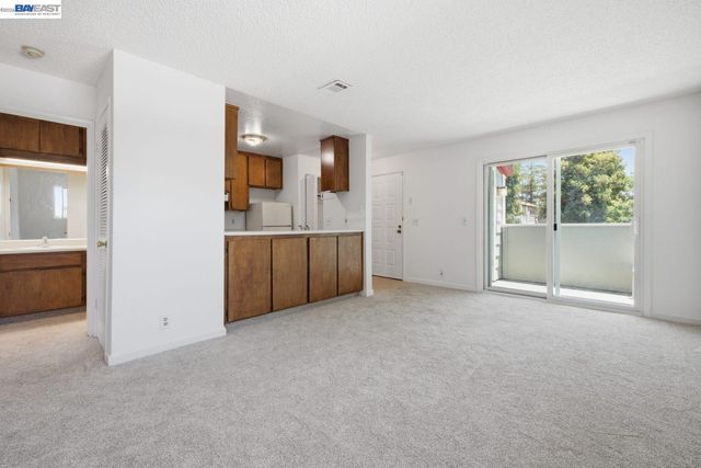 620 River Oak Way 81, Hayward, CA 94544
