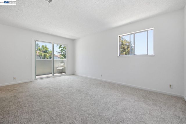 620 River Oak Way 81, Hayward, CA 94544
