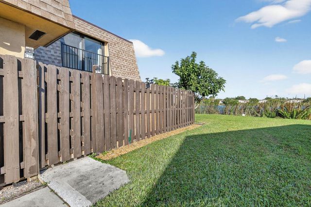 5204 Waterview Circle, Palm Springs, FL 33461