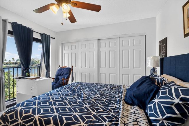 5204 Waterview Circle, Palm Springs, FL 33461