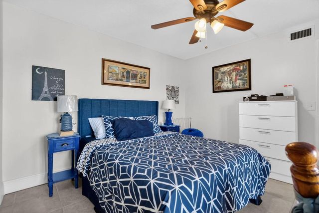 5204 Waterview Circle, Palm Springs, FL 33461