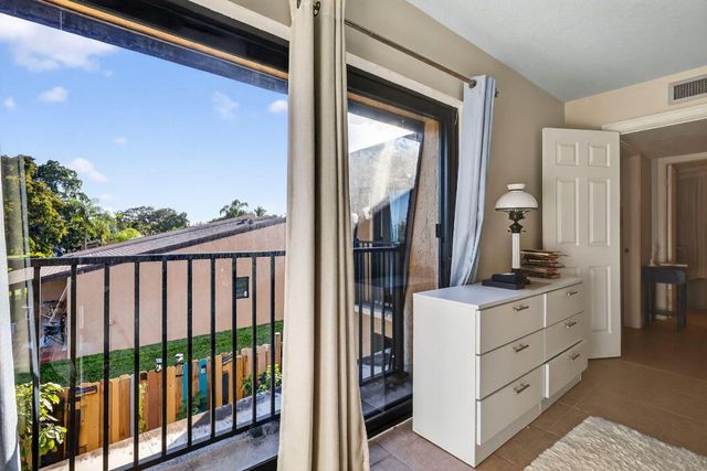 5204 Waterview Circle, Palm Springs, FL 33461