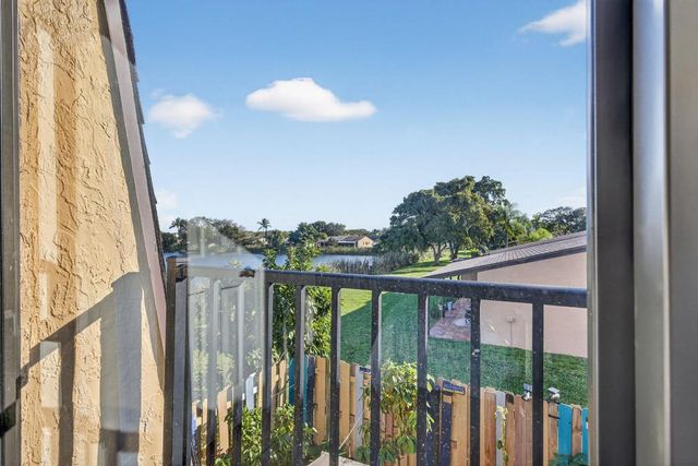 5204 Waterview Circle, Palm Springs, FL 33461