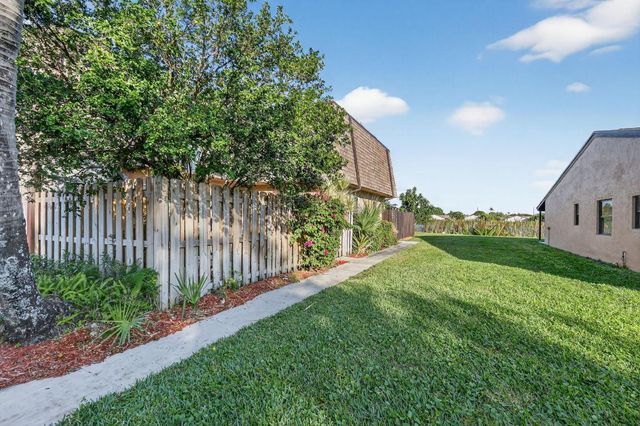 5204 Waterview Circle, Palm Springs, FL 33461