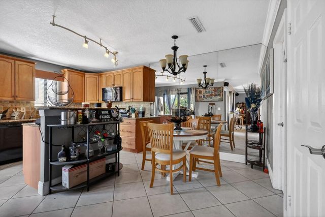 5204 Waterview Circle, Palm Springs, FL 33461