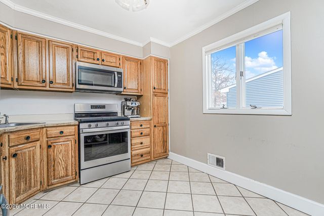 34 Dartmouth Drive, Hazlet, NJ 07730