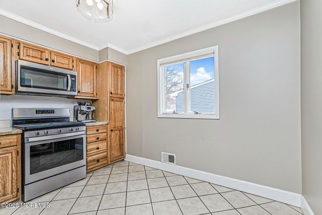 34 Dartmouth Drive, Hazlet, NJ 07730