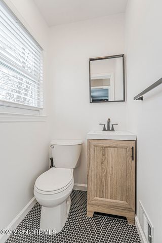 34 Dartmouth Drive, Hazlet, NJ 07730