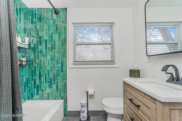 34 Dartmouth Drive, Hazlet, NJ 07730