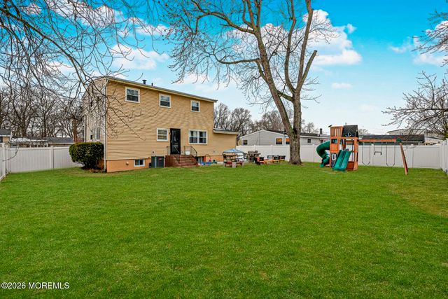 34 Dartmouth Drive, Hazlet, NJ 07730