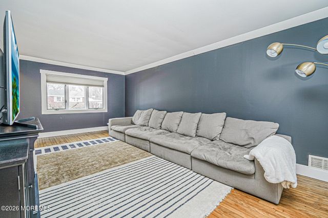 34 Dartmouth Drive, Hazlet, NJ 07730