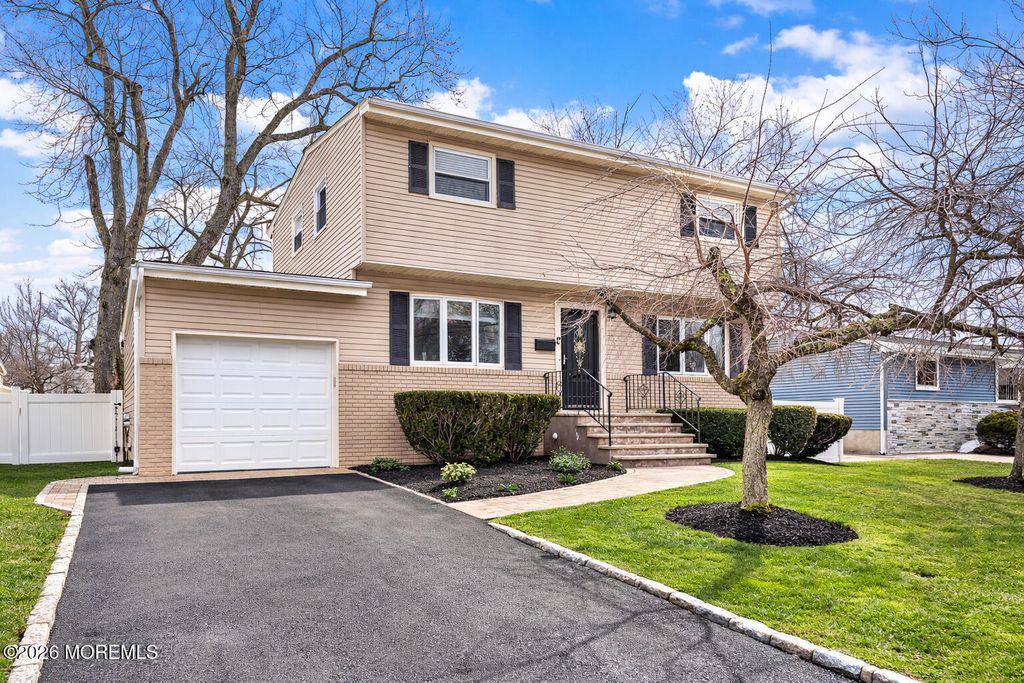 34 Dartmouth Drive, Hazlet, NJ 07730