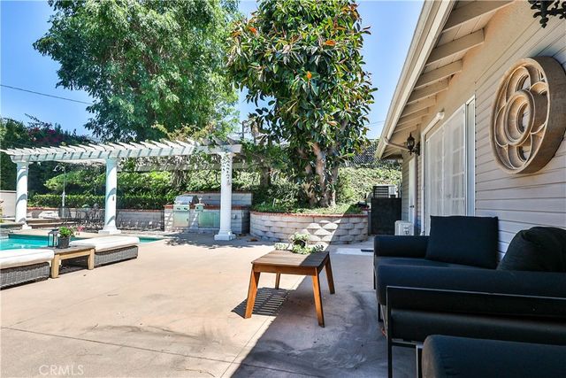 843 N Entrada, Glendora, CA 91741