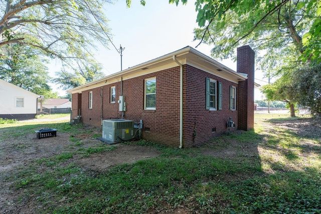 663 Chesnee Hwy, Spartanburg, SC 29303