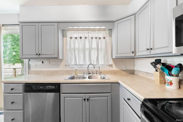 10225 N 100 W, Decatur, IN 46733