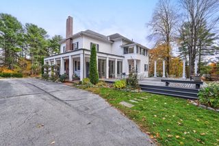 11 Ardlock Pl, Dudley, MA 01571