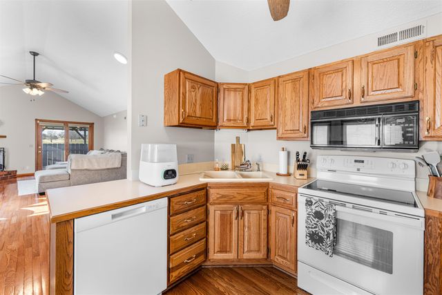 673 Georgetown Rd, Salina, KS 67401