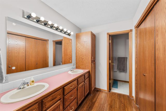 673 Georgetown Rd, Salina, KS 67401