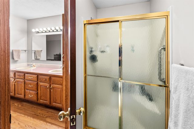 673 Georgetown Rd, Salina, KS 67401