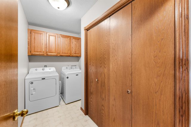 673 Georgetown Rd, Salina, KS 67401