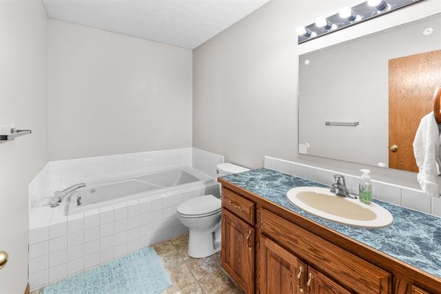 673 Georgetown Rd, Salina, KS 67401