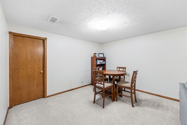 673 Georgetown Rd, Salina, KS 67401