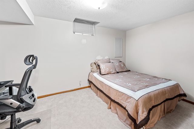 673 Georgetown Rd, Salina, KS 67401