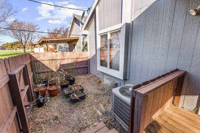 673 Georgetown Rd, Salina, KS 67401