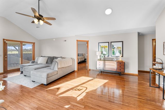 673 Georgetown Rd, Salina, KS 67401