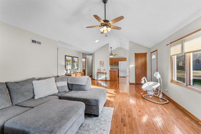 673 Georgetown Rd, Salina, KS 67401