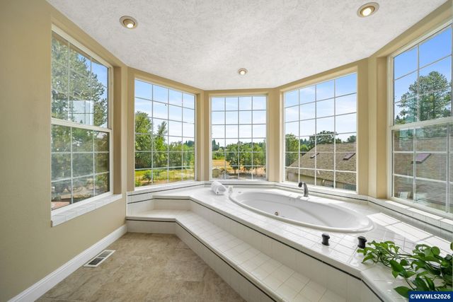 37310 Fawn Dr, Lebanon, OR 97355