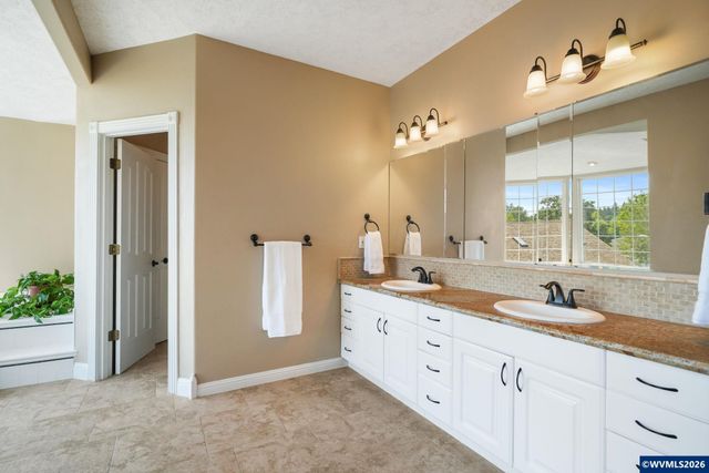 37310 Fawn Dr, Lebanon, OR 97355