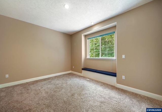 37310 Fawn Dr, Lebanon, OR 97355