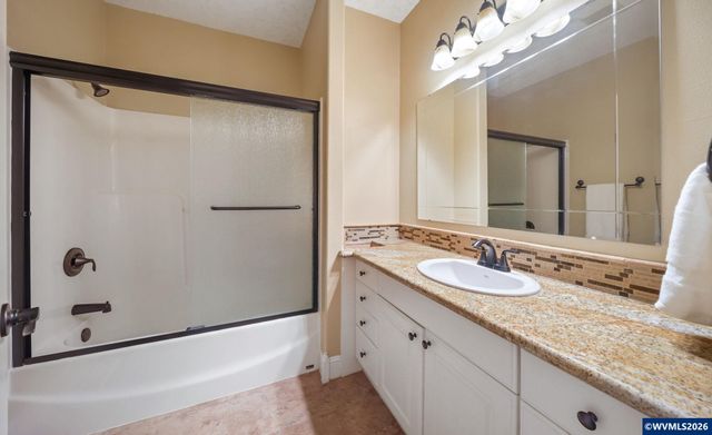 37310 Fawn Dr, Lebanon, OR 97355