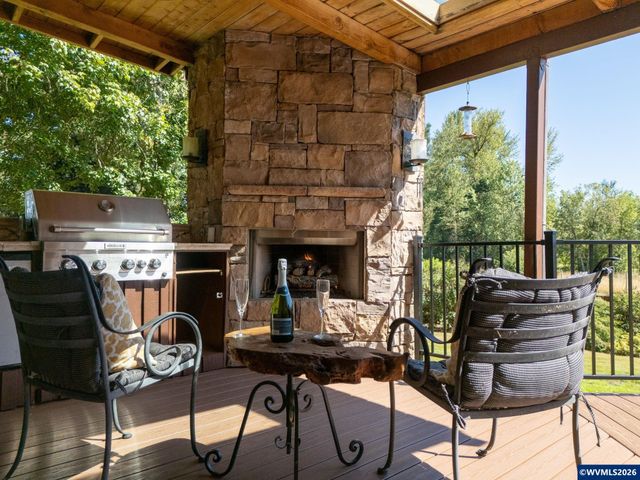 37310 Fawn Dr, Lebanon, OR 97355