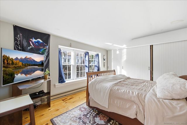 33 Deep River Road, Essex, CT 06409