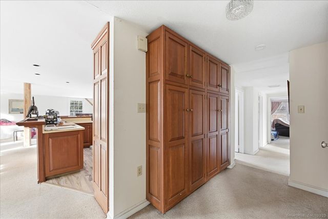 33 Deep River Road, Essex, CT 06409