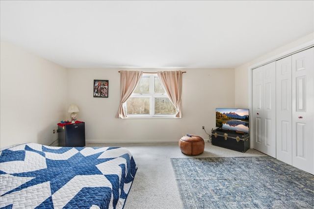 33 Deep River Road, Essex, CT 06409