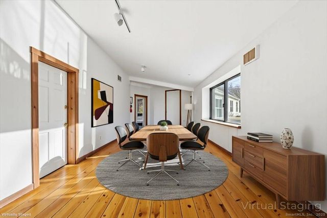 33 Deep River Road, Essex, CT 06409